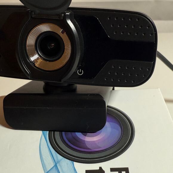 Webcam Full HD 1080P Built-in Microphone Universal Compatibility Zoom Teams - Picture 2 of 10